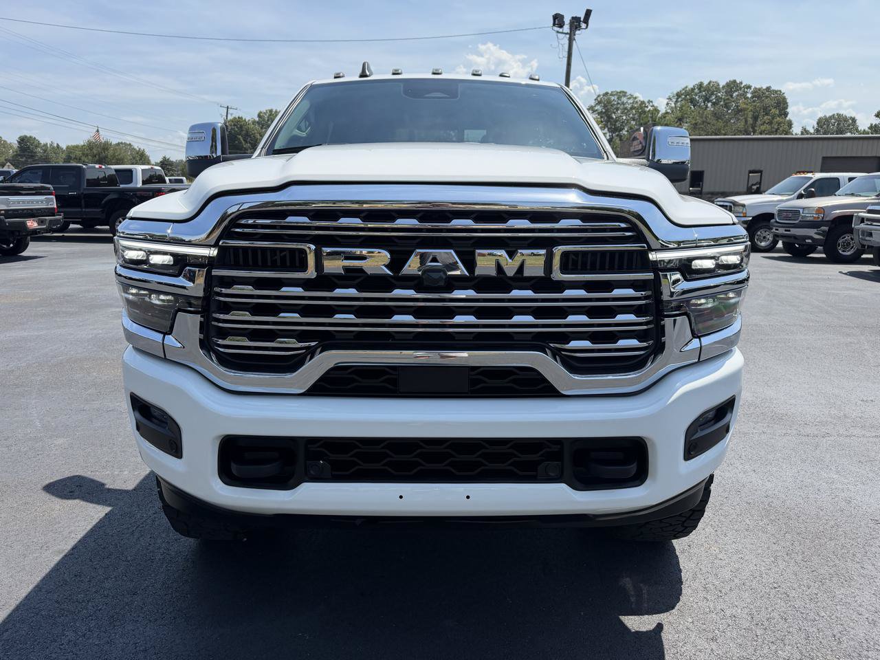 Used 2025 RAM 2500 Limited AWD/4WD image 7