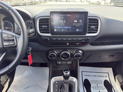 Used 2022 Hyundai Venue SEL FWD image 15