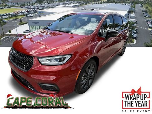 New 2026 Chrysler Pacifica Select image 1