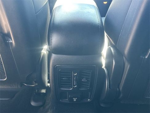 Used 2021 Jeep Grand Cherokee Laredo X image 17