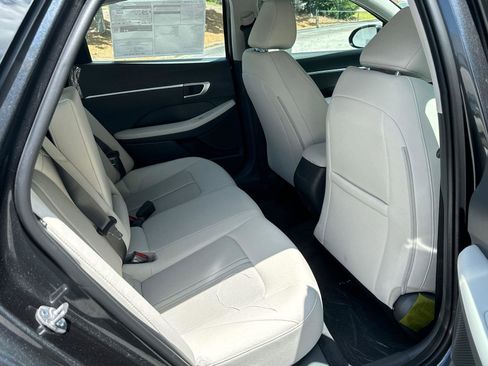 Used 2024 Hyundai Sonata SEL w/ Convenience Package image 12