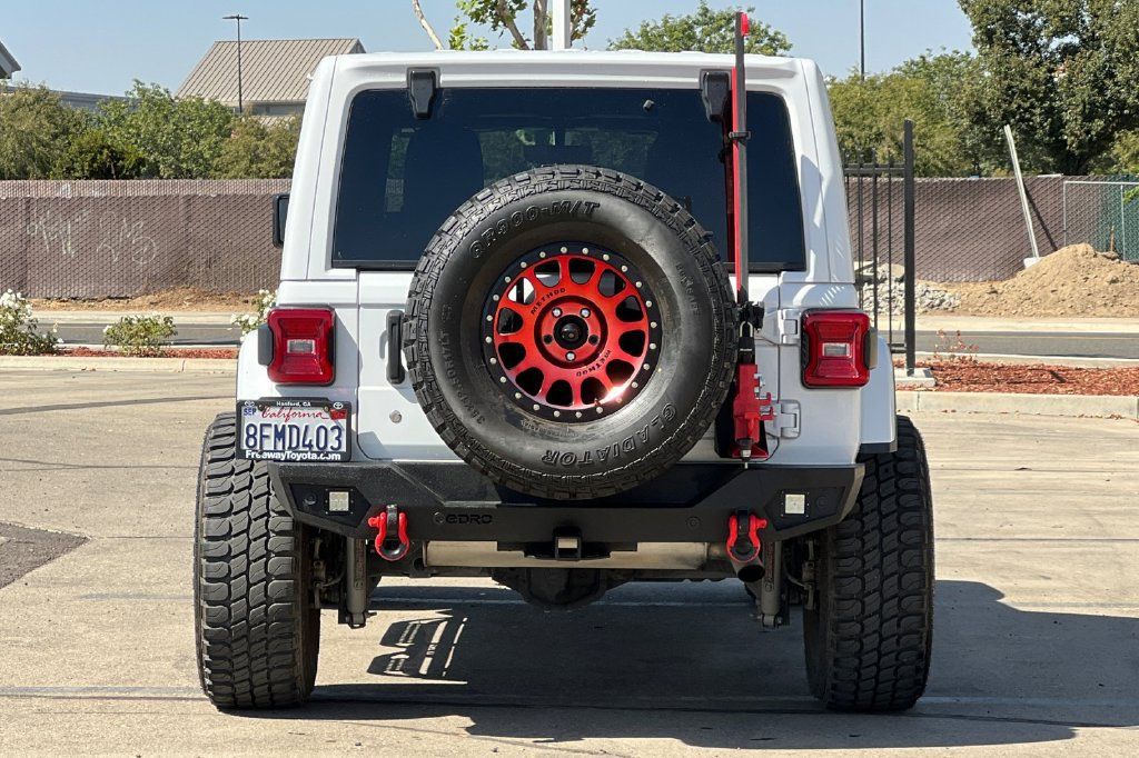 Used 2018 Jeep Wrangler Unlimited Sahara AWD/4WD image 6