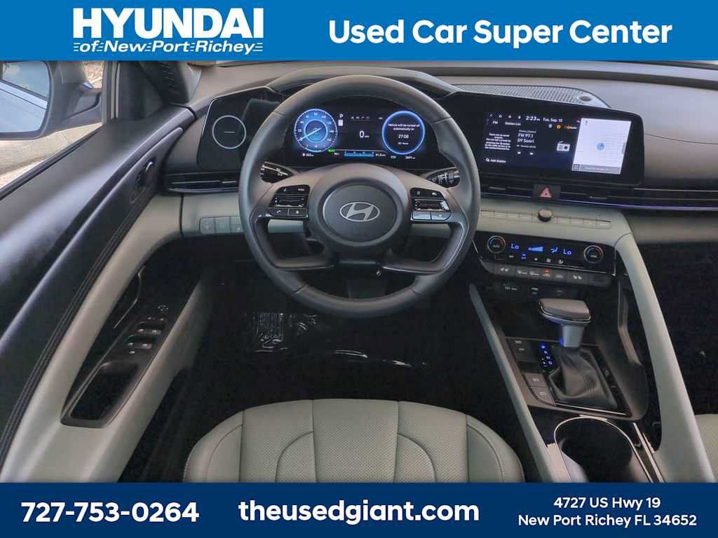 Certified 2025 Hyundai Elantra Limited FWD image 16