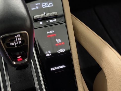 Certified 2023 Porsche Cayenne Platinum Edition image 39