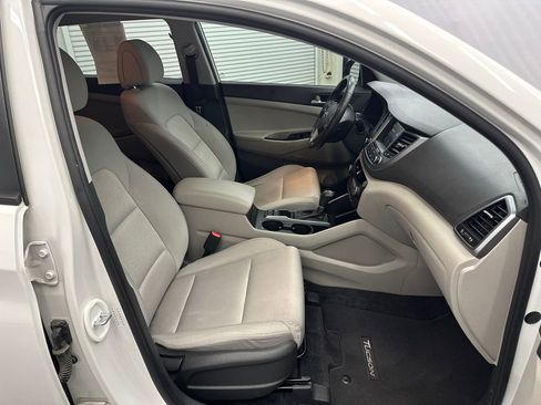 Used 2018 Hyundai Tucson Sport FWD image 14