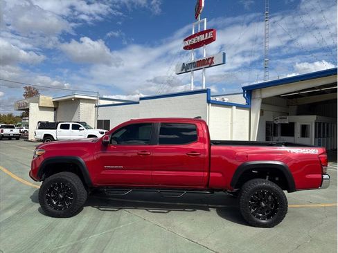Used 2017 Toyota Tacoma TRD Off-Road image 9