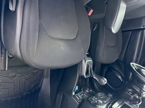 Used 2018 Jeep Renegade Altitude image 20