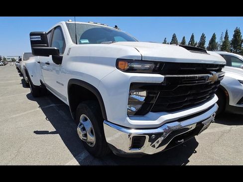 Used 2025 Chevrolet Silverado 3500 W/T AWD/4WD image 3