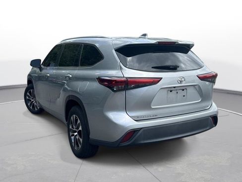 Used 2023 Toyota Highlander XLE FWD image 8