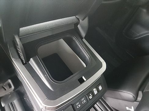 Used 2025 Toyota Sienna Platinum image 13