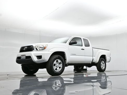 Used 2014 Toyota Tacoma PreRunner image 40