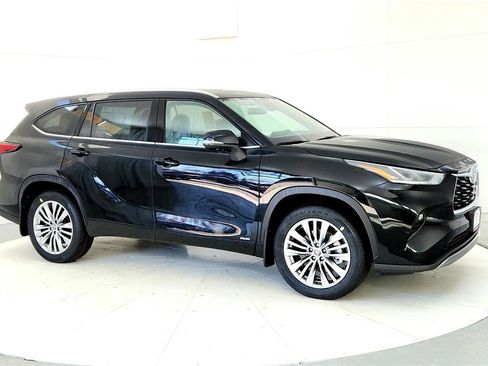 New 2026 Toyota Highlander Platinum image 7