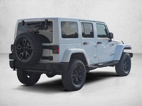 Used 2017 Jeep Wrangler Unlimited Sahara AWD/4WD image 5