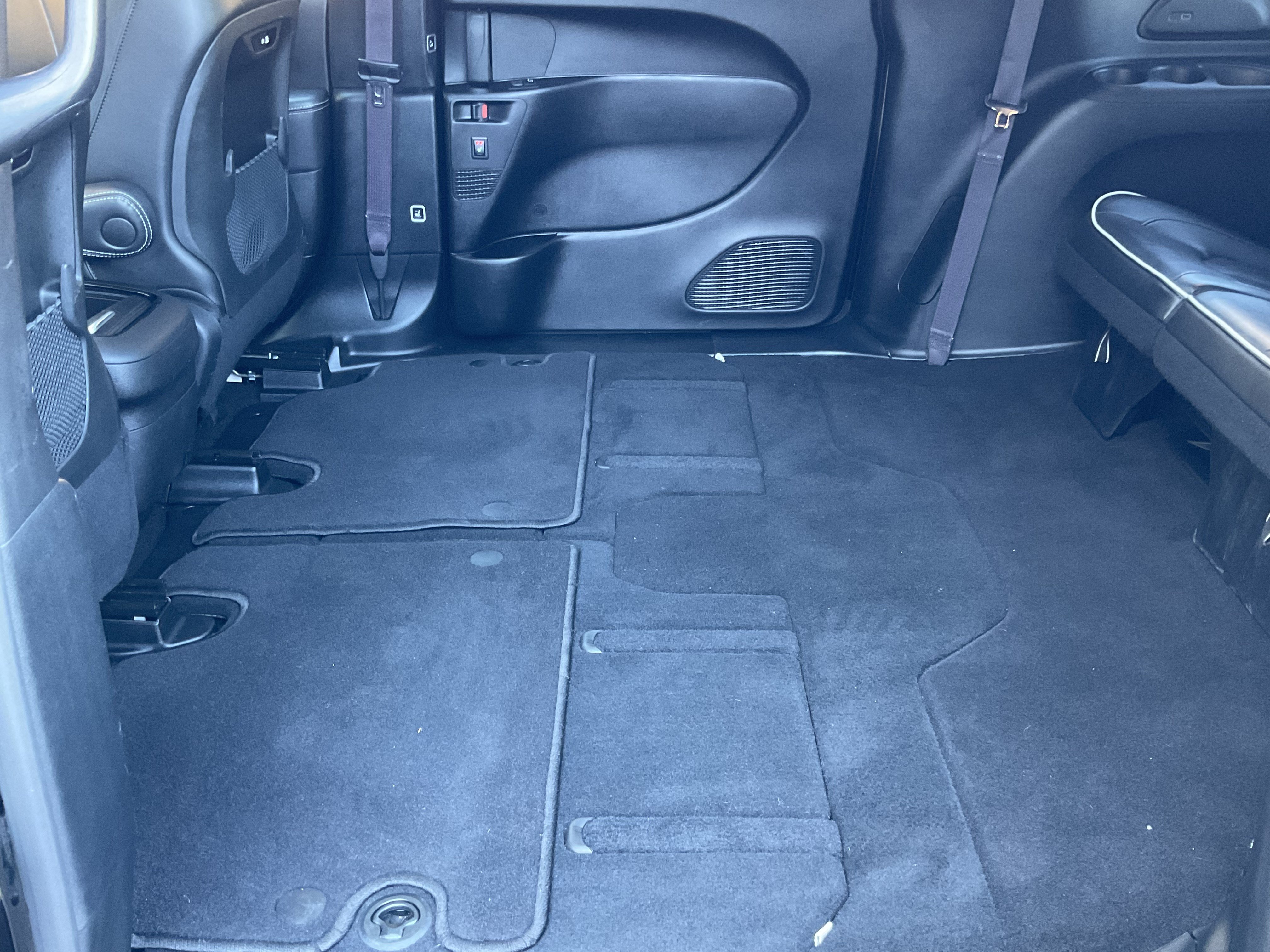 Used 2025 Chrysler Pacifica Limited FWD image 45