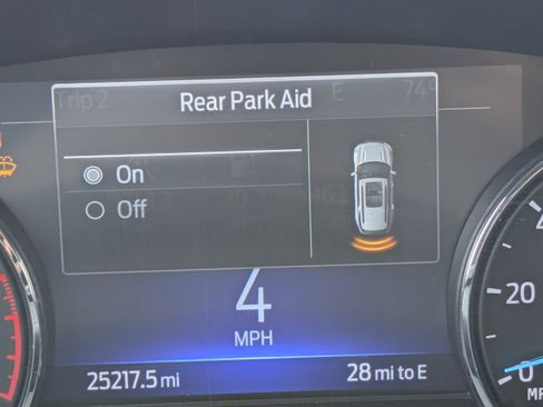 Used 2023 Ford Explorer XLT AWD/4WD image 22