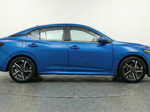 Used 2025 Nissan Sentra SV image 11