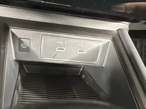 Used 2025 Nissan Kicks SR w/ Illumination Package image 28