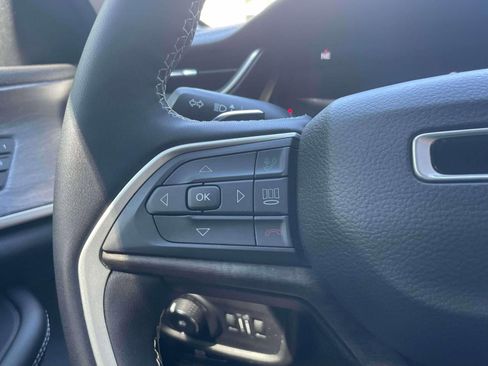 Used 2023 Jeep Grand Cherokee Limited AWD/4WD image 21