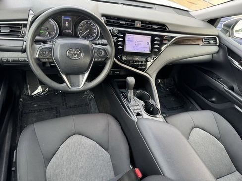 Certified 2018 Toyota Camry LE image 9