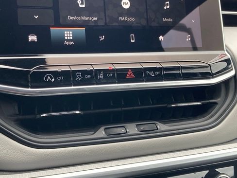 Used 2025 Jeep Compass Limited image 24