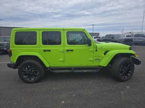 Used 2021 Jeep Wrangler Unlimited Sahara w/ Cold Weather Group AWD/4WD image 8