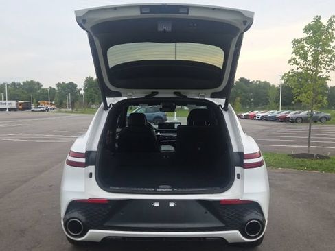 Used 2022 Genesis GV70 3.5T Sport w/ Sport Prestige Package AWD/4WD image 10