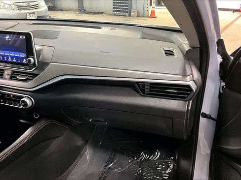 Used 2025 Nissan Altima 2.5 SR image 18