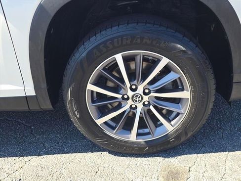 Used 2019 Toyota Highlander XLE FWD image 32