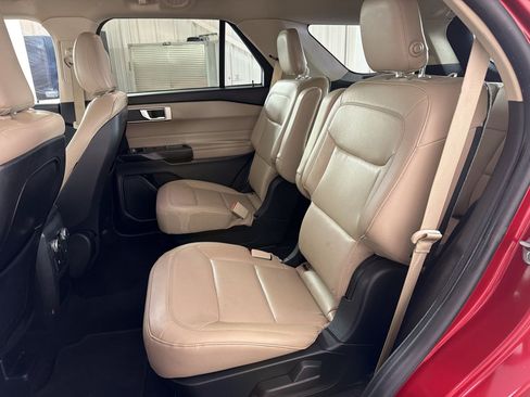 Used 2020 Ford Explorer XLT w/ Equipment Group 202A AWD/4WD image 22