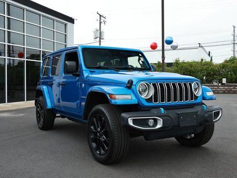 Used 2024 Jeep Wrangler Unlimited Sahara AWD/4WD image 3