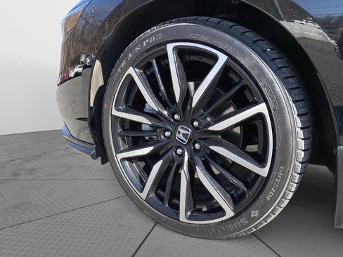 Used 2023 Honda Accord Touring image 9