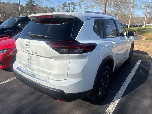 Certified 2025 Nissan Rogue SV w/ SV Premium Package image 7