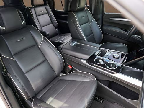 Certified 2025 Cadillac Escalade Sport w/ LPO, ONYX Package AWD/4WD image 32