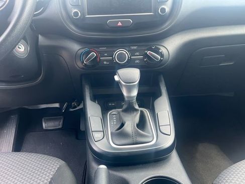 Used 2025 Kia Soul LX FWD image 11