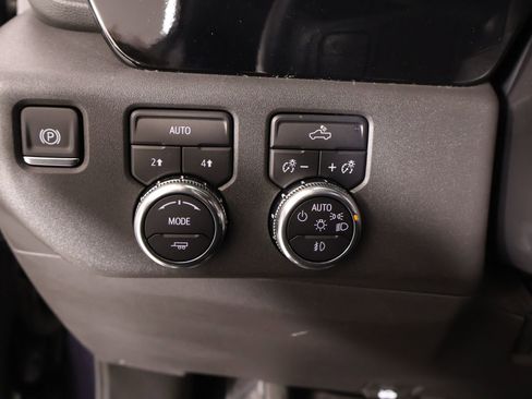 Used 2025 GMC Sierra 1500 Elevation image 9