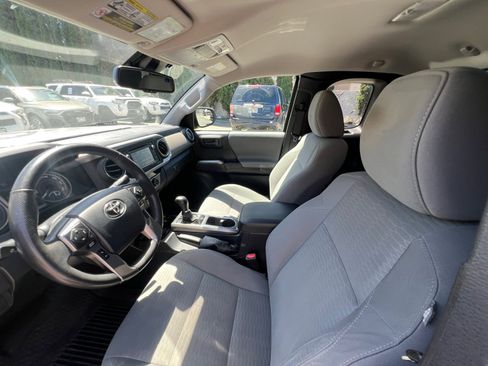 Used 2018 Toyota Tacoma SR5 AWD/4WD image 23