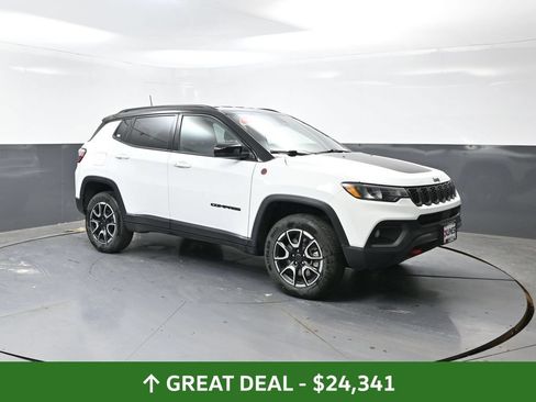 Used 2025 Jeep Compass Trailhawk AWD/4WD image 5