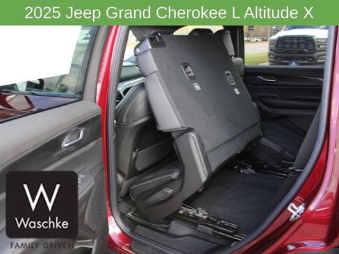 New 2025 Jeep Grand Cherokee L Altitude image 14