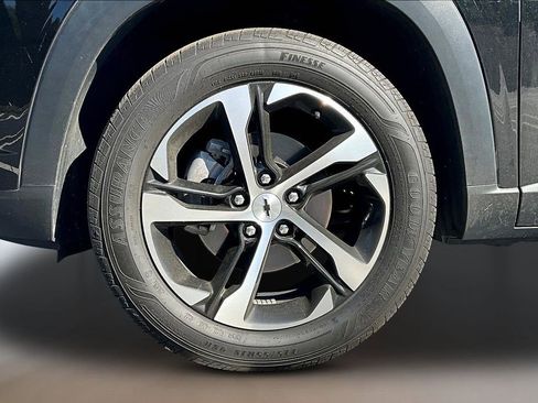Used 2024 Chevrolet Trax RS w/ Sunroof Package FWD image 30