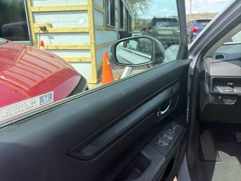 Used 2024 Honda CR-V LX image 15