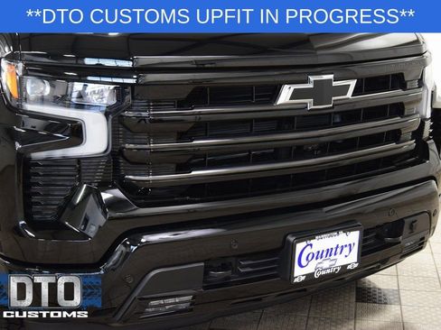 Used 2025 Chevrolet Silverado 1500 High Country w/ Midnight Edition AWD/4WD image 13