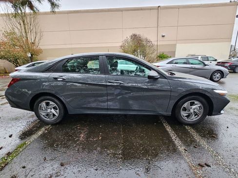 New 2026 Hyundai Elantra SE FWD image 7