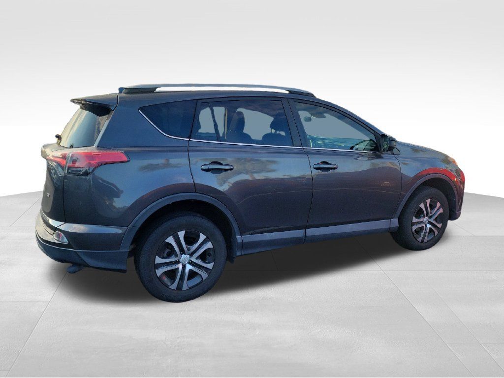 Used 2018 Toyota RAV4 LE FWD image 12