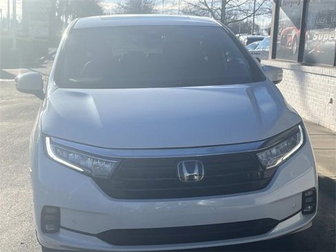 Used 2021 Honda Odyssey Touring image 2