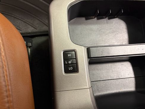 Used 2018 Toyota Sequoia Platinum AWD/4WD image 15