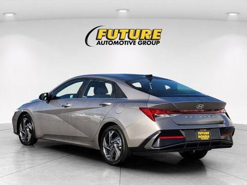 Used 2025 Hyundai Elantra SEL FWD image 7