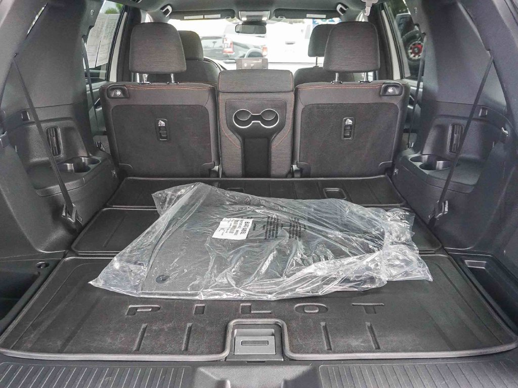 Used 2025 Honda Pilot Sport image 24