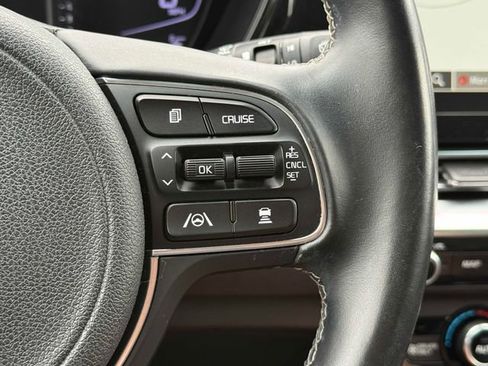 Used 2022 Kia Niro Touring Special Edition FWD image 10