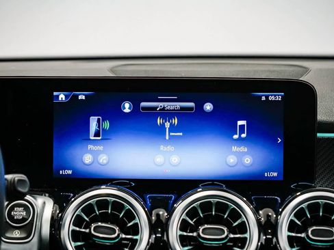 Used 2025 Mercedes-Benz GLB 35 AMG 4MATIC image 14