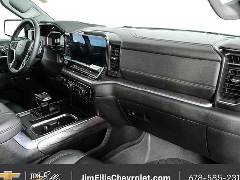 Used 2022 Chevrolet Silverado 1500 LTZ AWD/4WD image 23